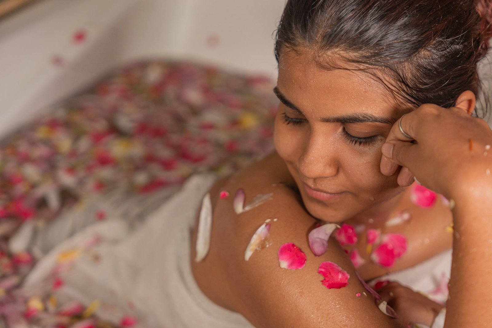 Aromatherapy massage at E Spa Medavakkam, the best spa in Chennai.